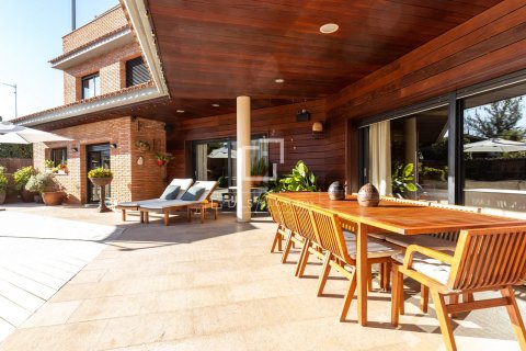 Villa for sale in Valldoreix, Barcelona, Spain 7 bedrooms, 734 sq.m. No. 150557 - photo 6