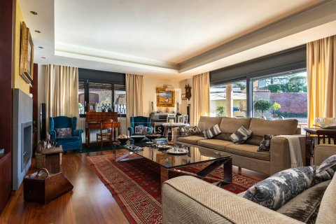 Villa for sale in Valldoreix, Barcelona, Spain 7 bedrooms, 734 sq.m. No. 150557 - photo 10