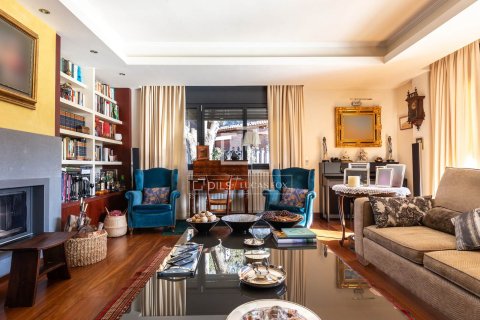 Villa for sale in Valldoreix, Barcelona, Spain 7 bedrooms, 734 sq.m. No. 150557 - photo 12