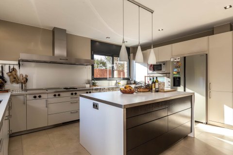 Villa for sale in Valldoreix, Barcelona, Spain 7 bedrooms, 734 sq.m. No. 150557 - photo 18