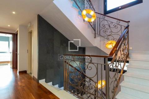Villa for sale in Valldoreix, Barcelona, Spain 7 bedrooms, 734 sq.m. No. 150557 - photo 26