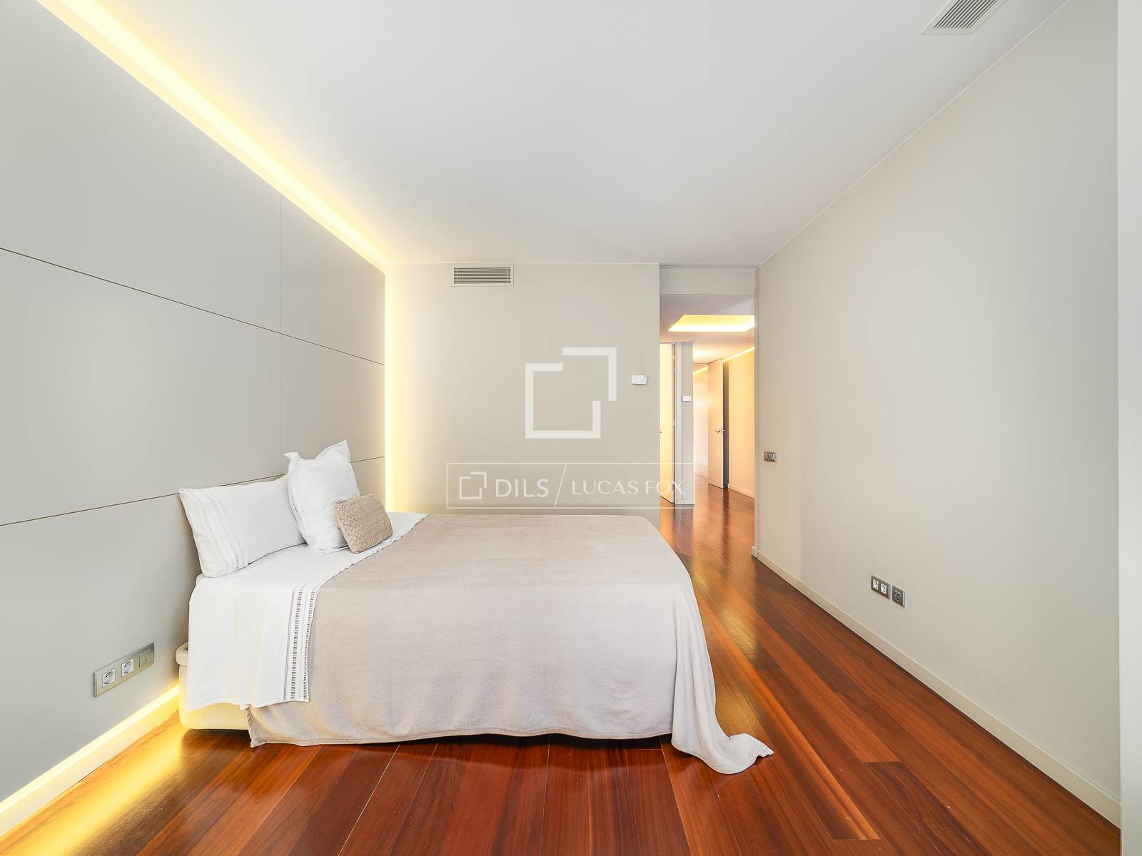 Apartment in Barcelona, Spain 3 bedrooms, 230 sq.m. No. 150554