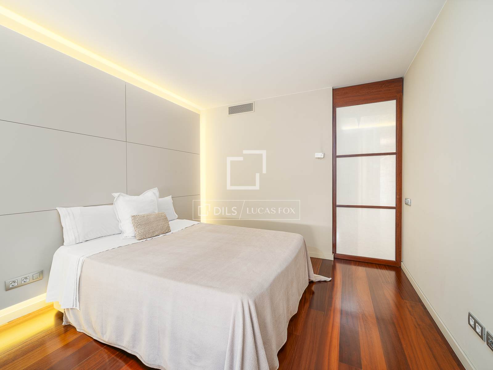 Apartment in Barcelona, Spain 3 bedrooms, 230 sq.m. No. 150554
