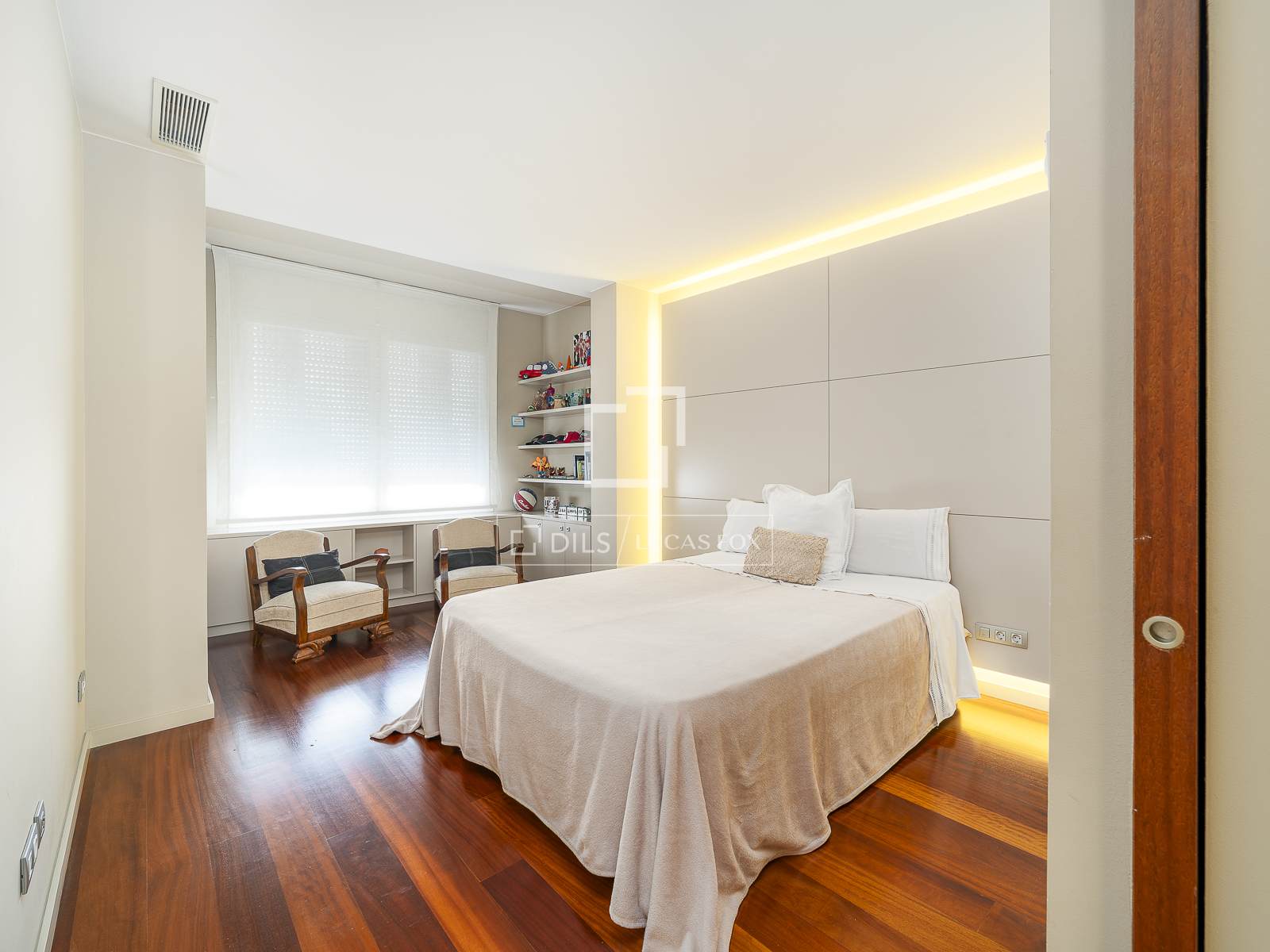 Apartment in Barcelona, Spain 3 bedrooms, 230 sq.m. No. 150554