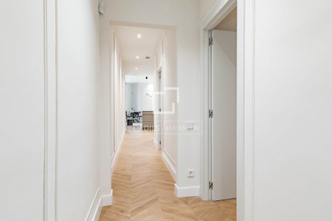 Apartment à vendre à Barcelona, Espagne, 2 chambres, 80 m2 No. 164621 - photo 3