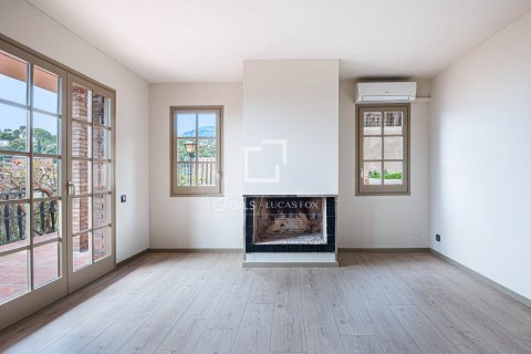 Villa for sale in Castelldefels, Barcelona, Spain 5 bedrooms, 263 sq.m. No. 164624 - photo 20