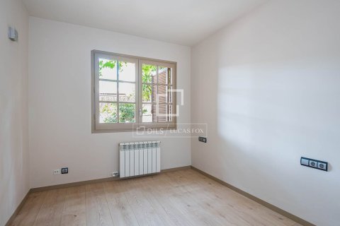 Villa for sale in Castelldefels, Barcelona, Spain 5 bedrooms, 263 sq.m. No. 164624 - photo 13