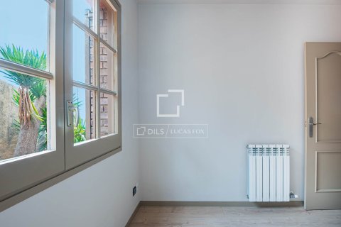 Villa for sale in Castelldefels, Barcelona, Spain 5 bedrooms, 263 sq.m. No. 164624 - photo 17