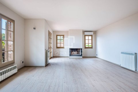 Villa for sale in Castelldefels, Barcelona, Spain 5 bedrooms, 263 sq.m. No. 164624 - photo 6