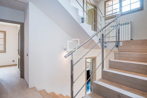 Villa for sale in Castelldefels, Barcelona, Spain 5 bedrooms, 263 sq.m. No. 164624 - photo 15