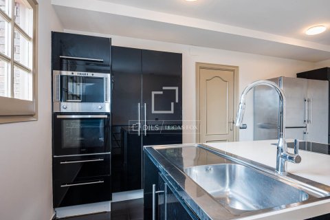 Villa for sale in Castelldefels, Barcelona, Spain 5 bedrooms, 263 sq.m. No. 164624 - photo 7