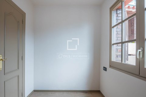 Villa for sale in Castelldefels, Barcelona, Spain 5 bedrooms, 263 sq.m. No. 164624 - photo 16