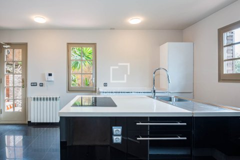 Villa for sale in Castelldefels, Barcelona, Spain 5 bedrooms, 263 sq.m. No. 164624 - photo 11