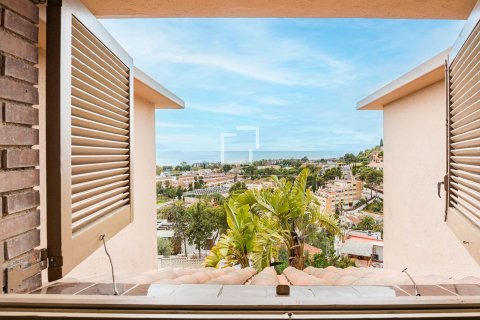 Villa for sale in Castelldefels, Barcelona, Spain 5 bedrooms, 263 sq.m. No. 164624 - photo 4