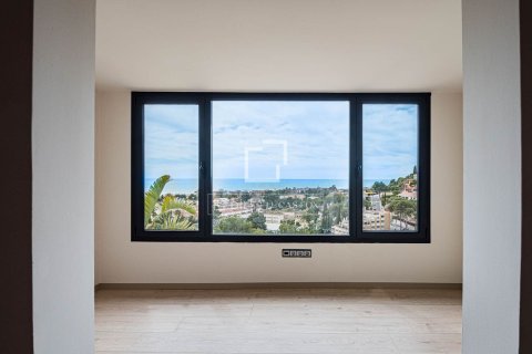 Villa for sale in Castelldefels, Barcelona, Spain 5 bedrooms, 263 sq.m. No. 164624 - photo 5