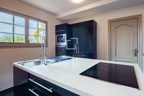 Villa for sale in Castelldefels, Barcelona, Spain 5 bedrooms, 263 sq.m. No. 164624 - photo 9