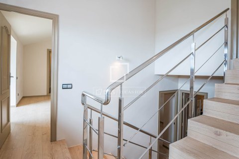 Villa for sale in Castelldefels, Barcelona, Spain 5 bedrooms, 263 sq.m. No. 164624 - photo 21