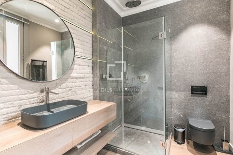 Продажа квартиры в Барселона, Испания 3 спальни, 209м2 №164622 - фото 26