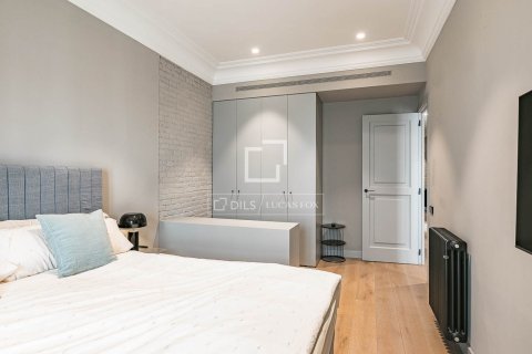 Продажа квартиры в Барселона, Испания 3 спальни, 209м2 №164622 - фото 29