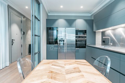 Продажа квартиры в Барселона, Испания 3 спальни, 209м2 №164622 - фото 14