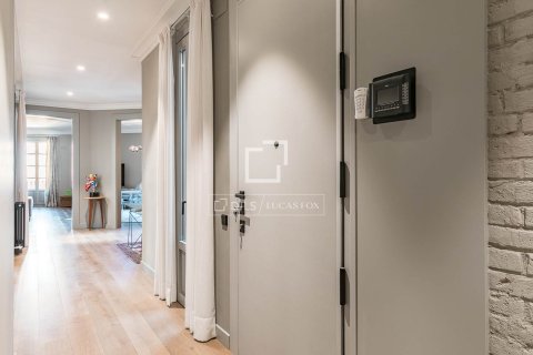 Продажа квартиры в Барселона, Испания 3 спальни, 209м2 №164622 - фото 17