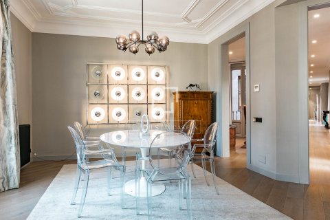Продажа квартиры в Барселона, Испания 3 спальни, 209м2 №164622 - фото 3