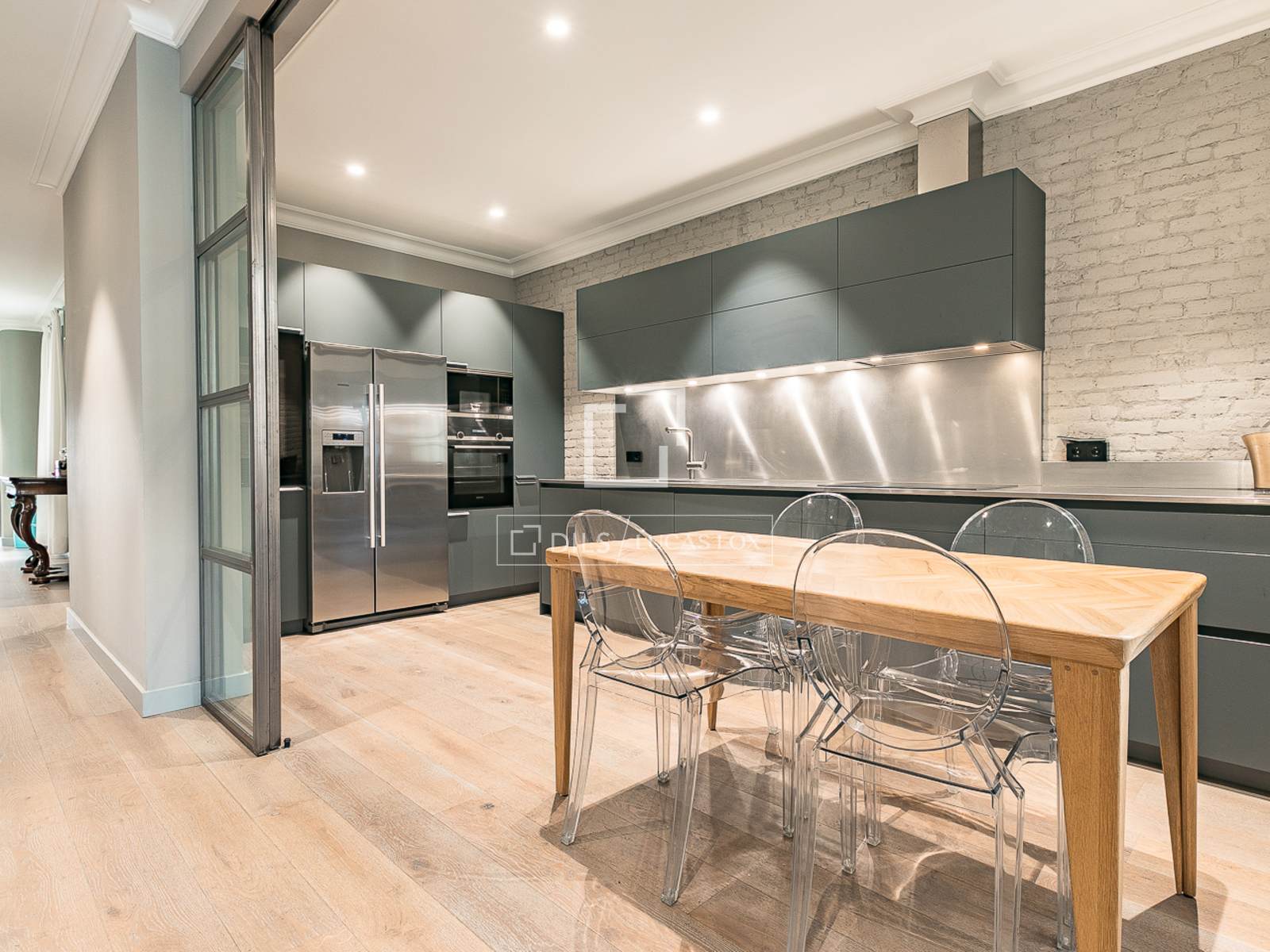 Apartamento en Barcelona, España 3 dormitorios, 209 m2 No. 164622
