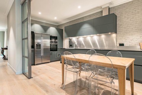 Продажа квартиры в Барселона, Испания 3 спальни, 209м2 №164622 - фото 11