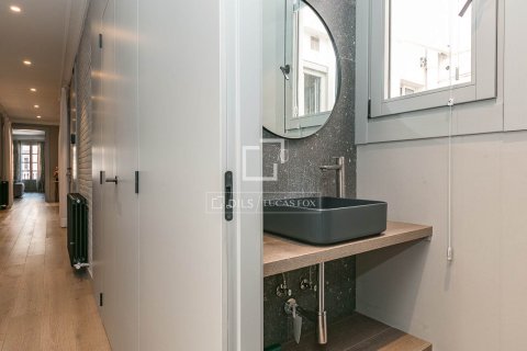 Продажа квартиры в Барселона, Испания 3 спальни, 209м2 №164622 - фото 23