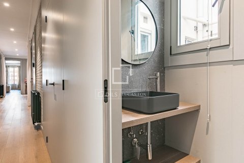 Продажа квартиры в Барселона, Испания 3 спальни, 209м2 №164622 - фото 24