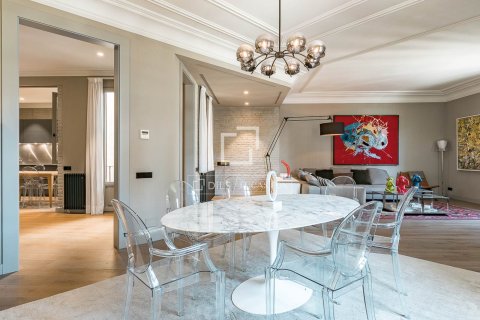 Продажа квартиры в Барселона, Испания 3 спальни, 209м2 №164622 - фото 7