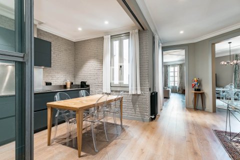 Продажа квартиры в Барселона, Испания 3 спальни, 209м2 №164622 - фото 9