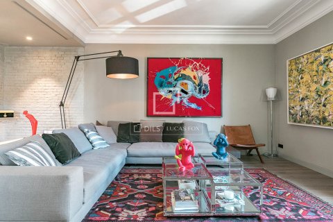 Продажа квартиры в Барселона, Испания 3 спальни, 209м2 №164622 - фото 2