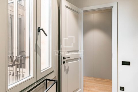 Продажа квартиры в Барселона, Испания 3 спальни, 209м2 №164622 - фото 27