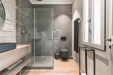 Продажа квартиры в Барселона, Испания 3 спальни, 209м2 №164622 - фото 25