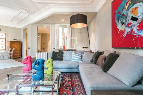 Продажа квартиры в Барселона, Испания 3 спальни, 209м2 №164622 - фото 6