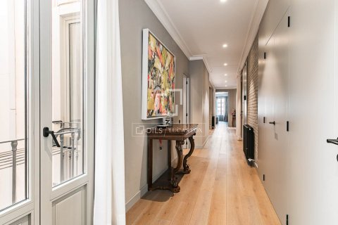 Продажа квартиры в Барселона, Испания 3 спальни, 209м2 №164622 - фото 21