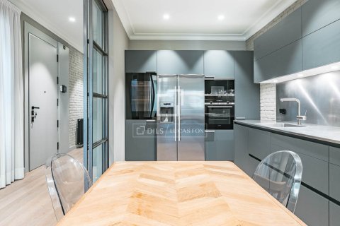 Продажа квартиры в Барселона, Испания 3 спальни, 209м2 №164622 - фото 15