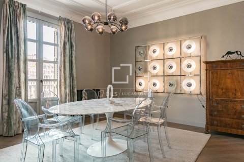 Продажа квартиры в Барселона, Испания 3 спальни, 209м2 №164622 - фото 5