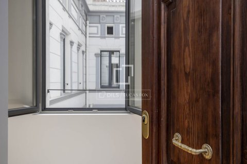 Продажа квартиры в Барселона, Испания 3 спальни, 183м2 №164626 - фото 24