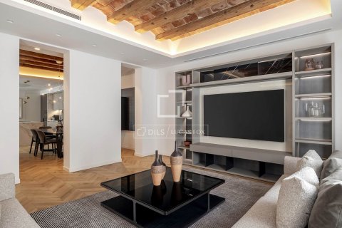 Продажа квартиры в Барселона, Испания 3 спальни, 183м2 №164626 - фото 5