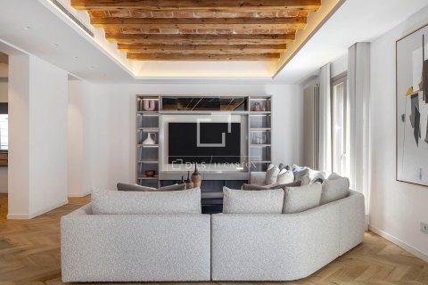 Продажа квартиры в Барселона, Испания 3 спальни, 183м2 №164626 - фото 4