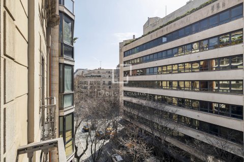 Продажа квартиры в Барселона, Испания 3 спальни, 183м2 №164626 - фото 16