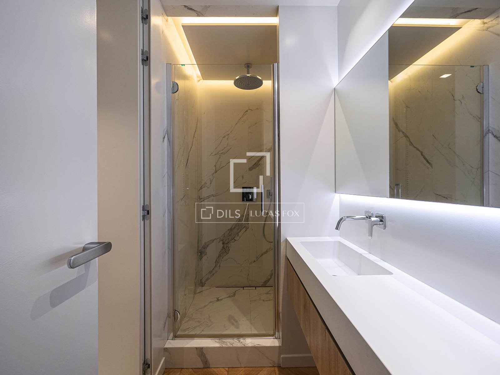 Huoneisto Barcelona, Espanja 3 makuuhuonetta, 183 m2 No. 164626