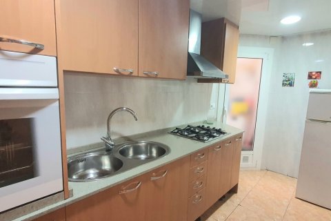Lägenhet till salu L'Hospitalet de Llobregat, Barcelona, Spanien 3 sovrum, 78 kvm. Nr. 72744 - foto 4