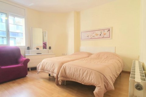 Lägenhet till salu L'Hospitalet de Llobregat, Barcelona, Spanien 3 sovrum, 78 kvm. Nr. 72744 - foto 6