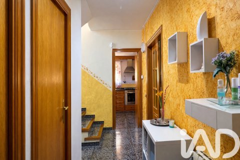 House for sale in Sant Pere de Vilamajor, Barcelona, Spain 5 bedrooms, 276 sq.m. No. 188238 - photo 2