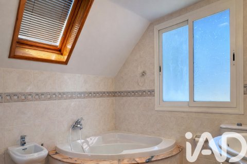 House for sale in Sant Pere de Vilamajor, Barcelona, Spain 5 bedrooms, 276 sq.m. No. 188238 - photo 29