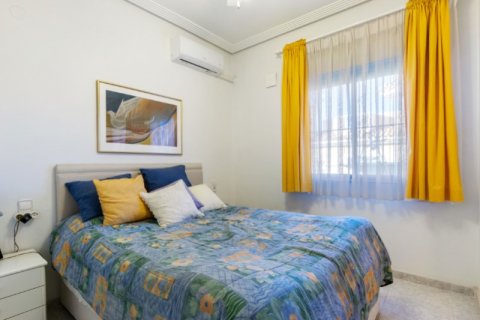 Villa for sale in Torrevieja, Alicante, Spain 3 bedrooms, 73 sq.m. No. 144631 - photo 15