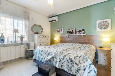 Villa for sale in Torrevieja, Alicante, Spain 3 bedrooms, 73 sq.m. No. 144631 - photo 13